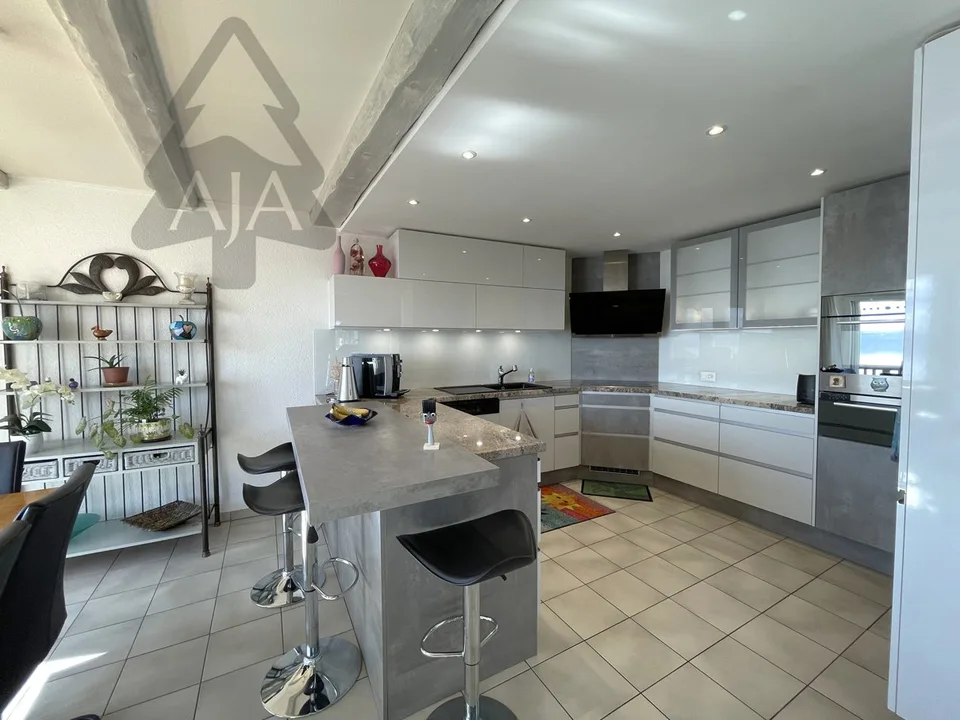 St-Aubin-Sauges, geräumige 4,5-Zimmer-Wohnung (121 m2) mit eigenem Garten (53 m2), Garage