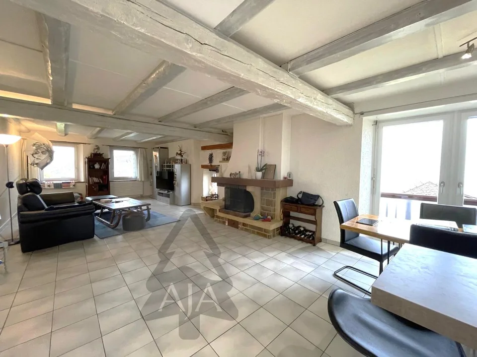 St-Aubin-Sauges, geräumige 4,5-Zimmer-Wohnung (121 m2) mit eigenem Garten (53 m2), Garage
