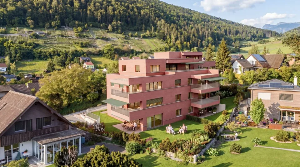 Appartamento in mansarda nuovo di 4,5 locali con vista panoramica