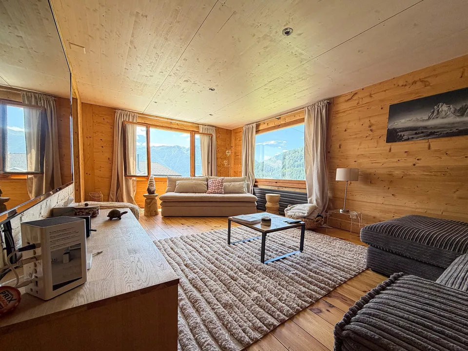 Chalet magnifiquement rénové sur une très belle parcelle plate à Ovronnaz/VS