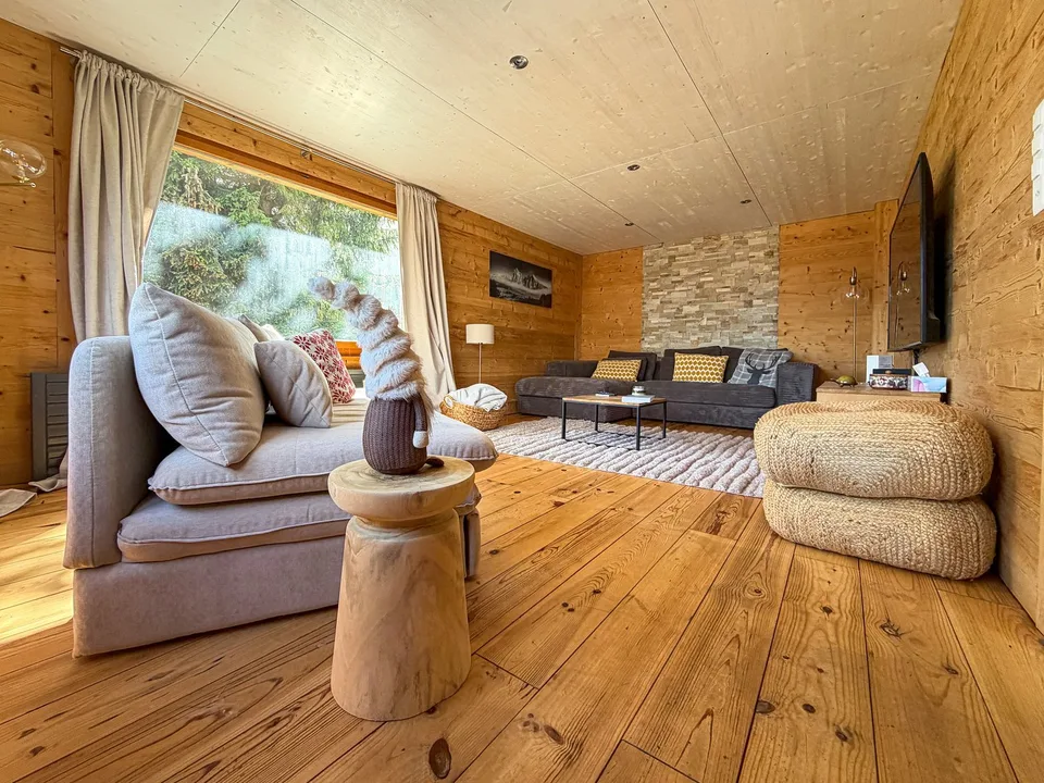 Chalet magnifiquement rénové sur une très belle parcelle plate à Ovronnaz/VS