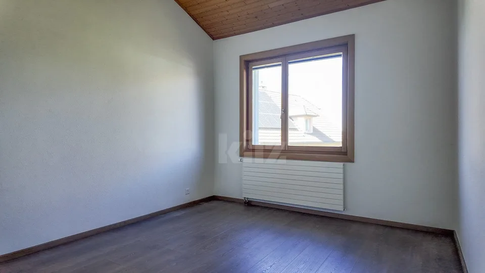 Familienvilla mit großem Garten und freier Aussicht – Foto 6 von 13