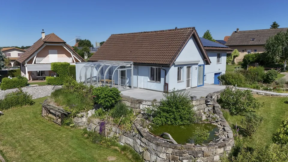 Familienvilla mit großem Garten und freier Aussicht – Foto 11 von 13
