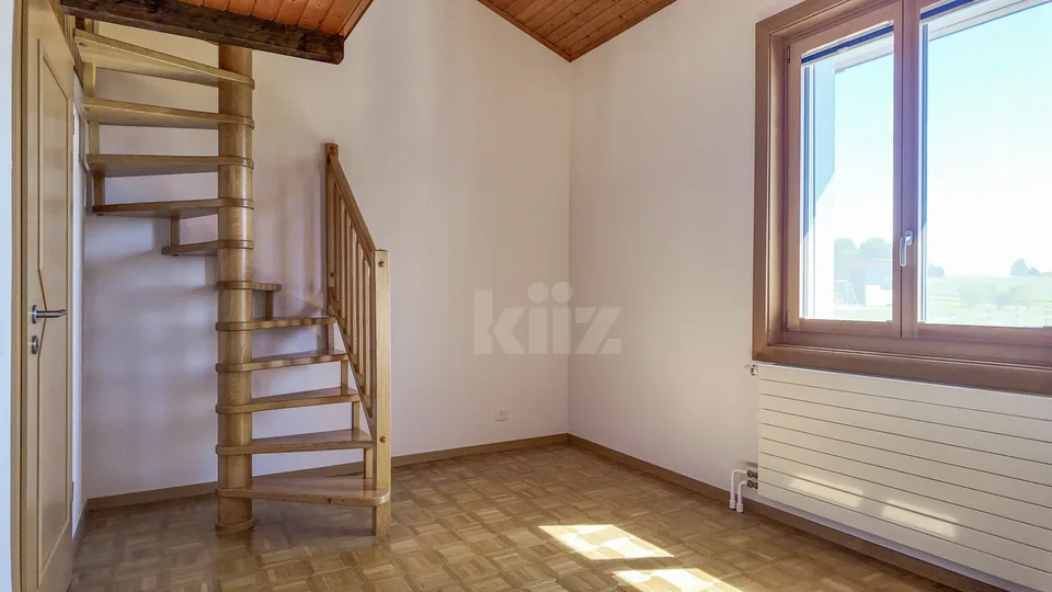Familienvilla mit großem Garten und freier Aussicht – Foto 7 von 13