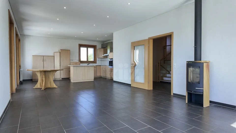 Maison familiale avec grand jardin et vue dégagée
