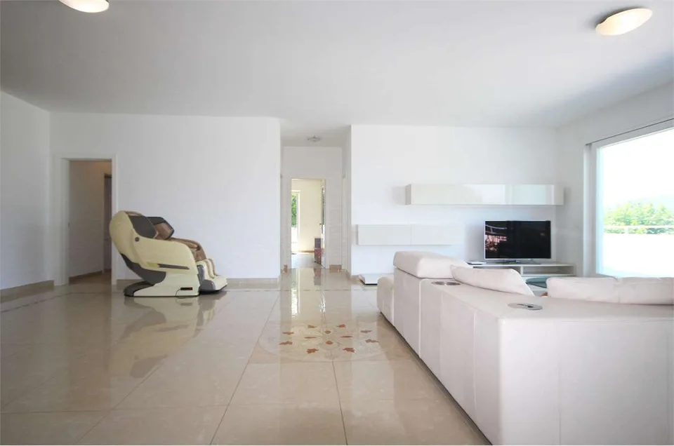 Prästigöse 5,5-Zimmer-Wohnung mit Garten – Foto 3 von 12