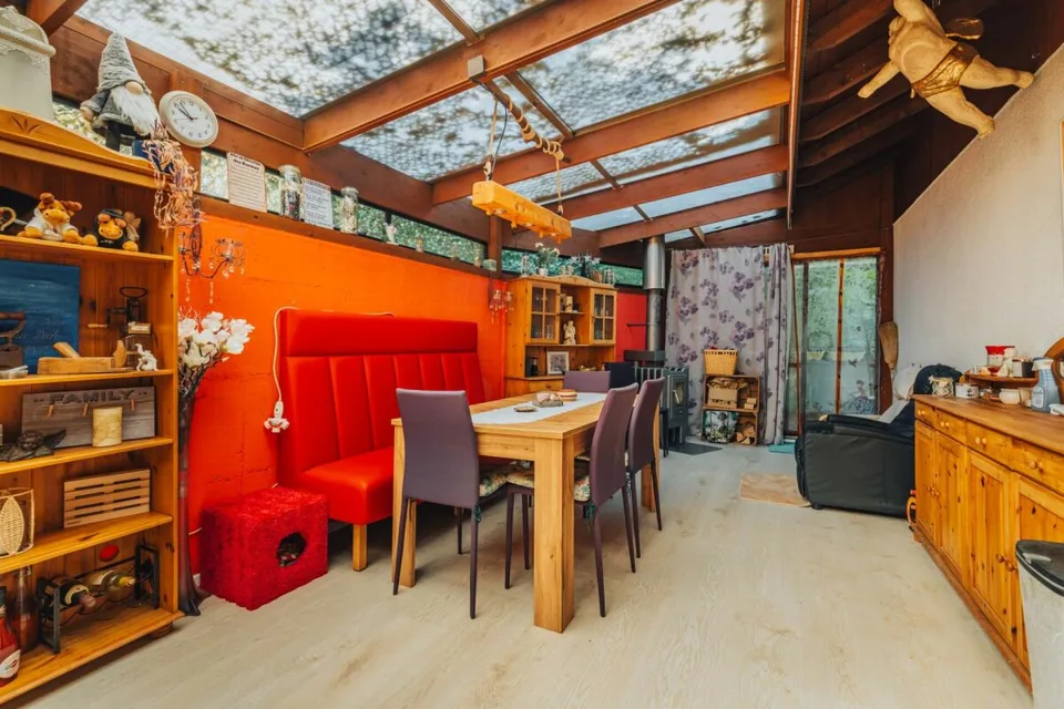 3-Party MFH with many ancillary rooms + garages – photo 14 of 26