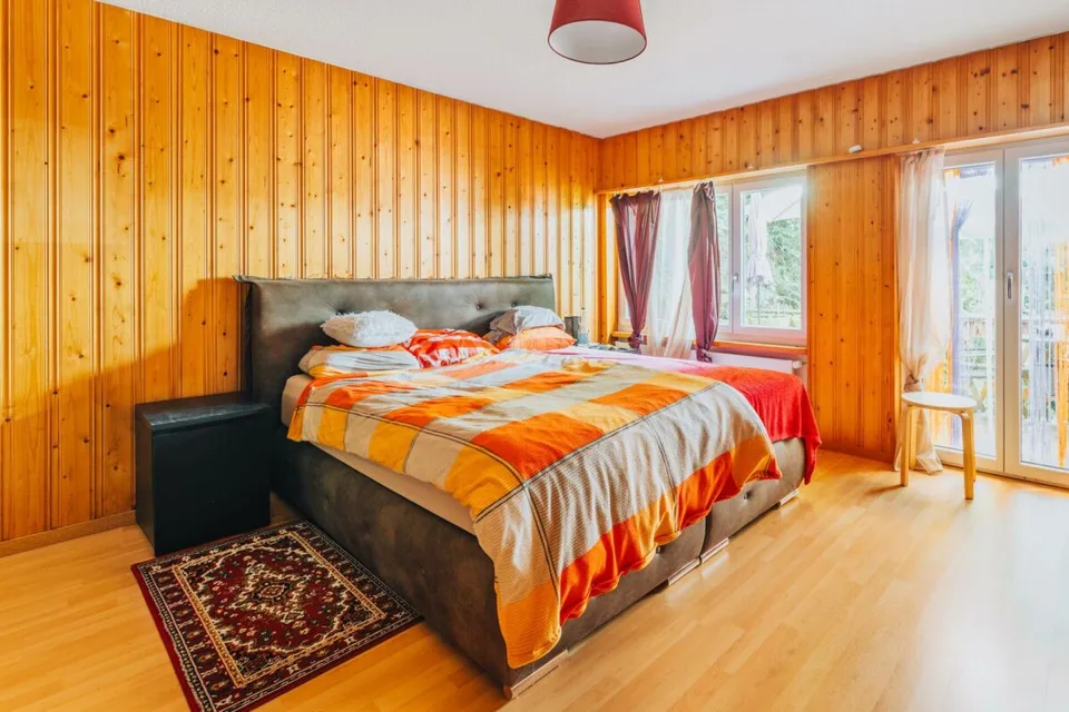 3-Party MFH with many ancillary rooms + garages – photo 9 of 26