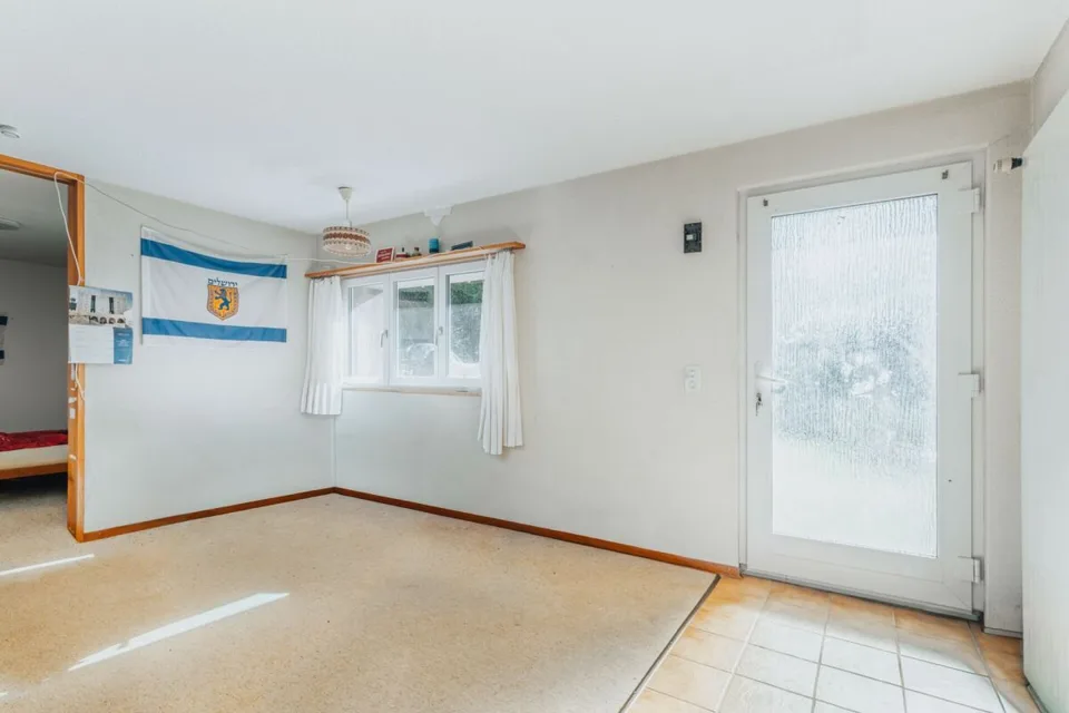 3-Party MFH with many ancillary rooms + garages – photo 21 of 26