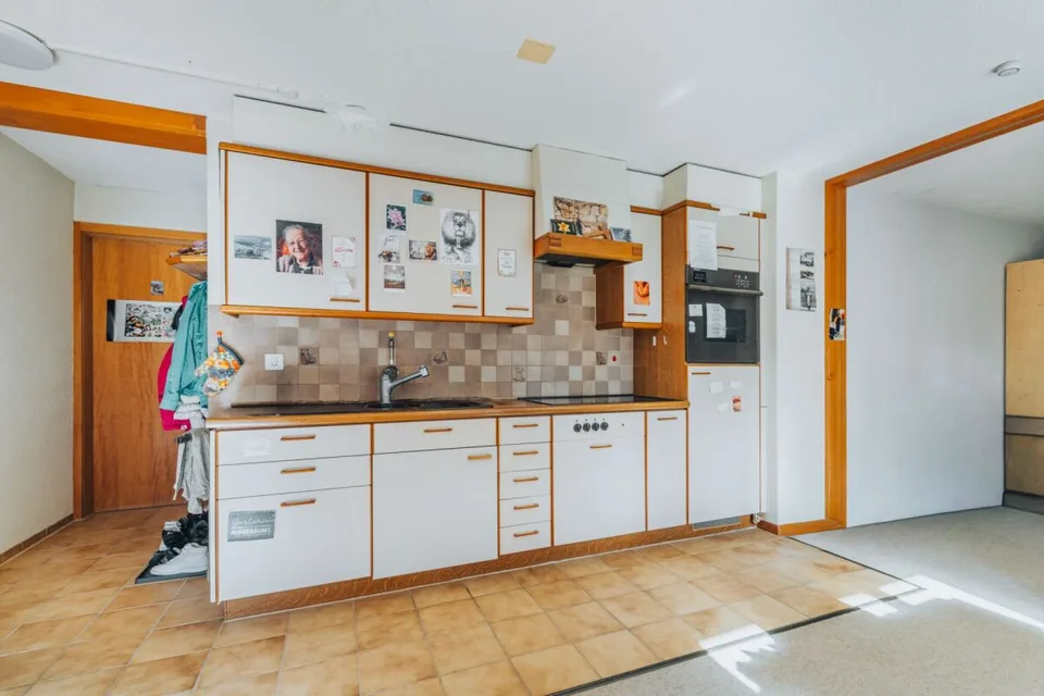 3-Party MFH with many ancillary rooms + garages – photo 20 of 26