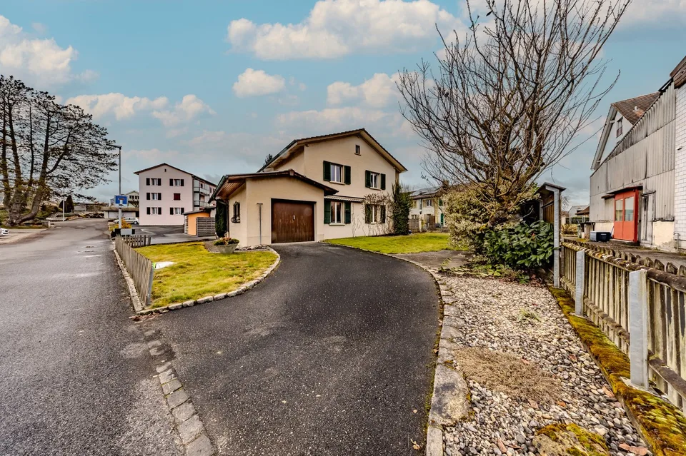 Schmuckes Zuhause mit schönem Garten