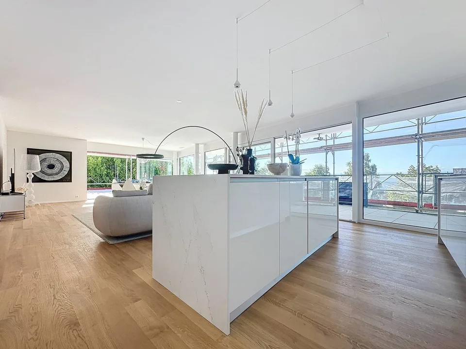 Appartamento nuovo di 5.5 locali con balcone coperto e terrazza sul tetto