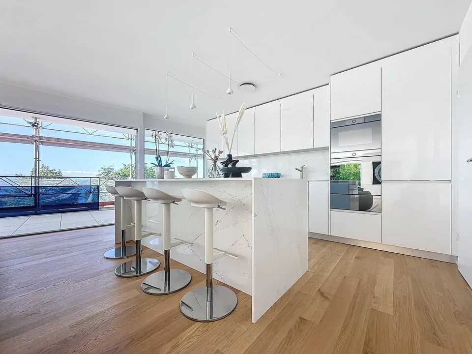 Appartamento nuovo di 5.5 locali con balcone coperto e terrazza sul tetto