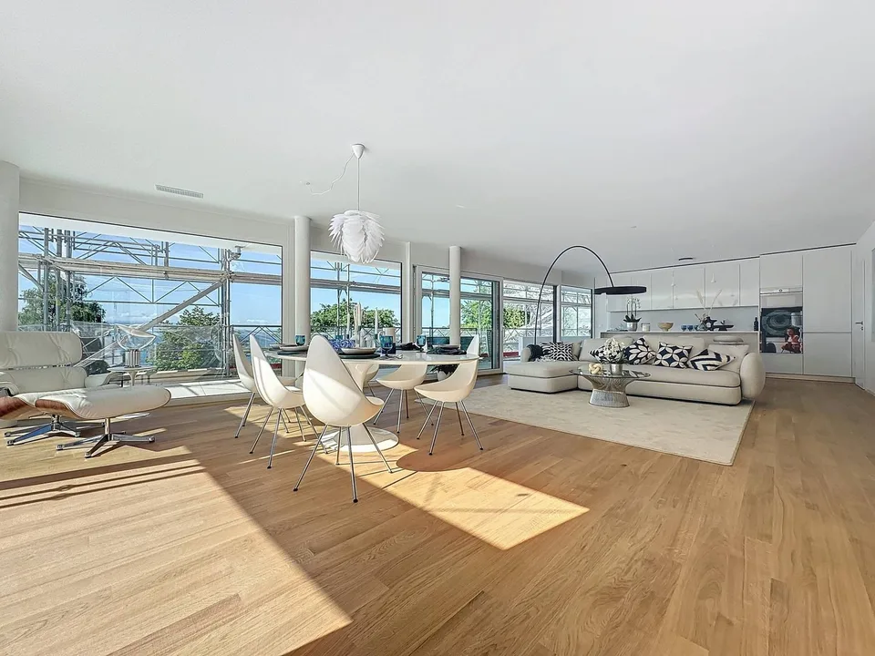 Appartamento nuovo di 5.5 locali con balcone coperto e terrazza sul tetto