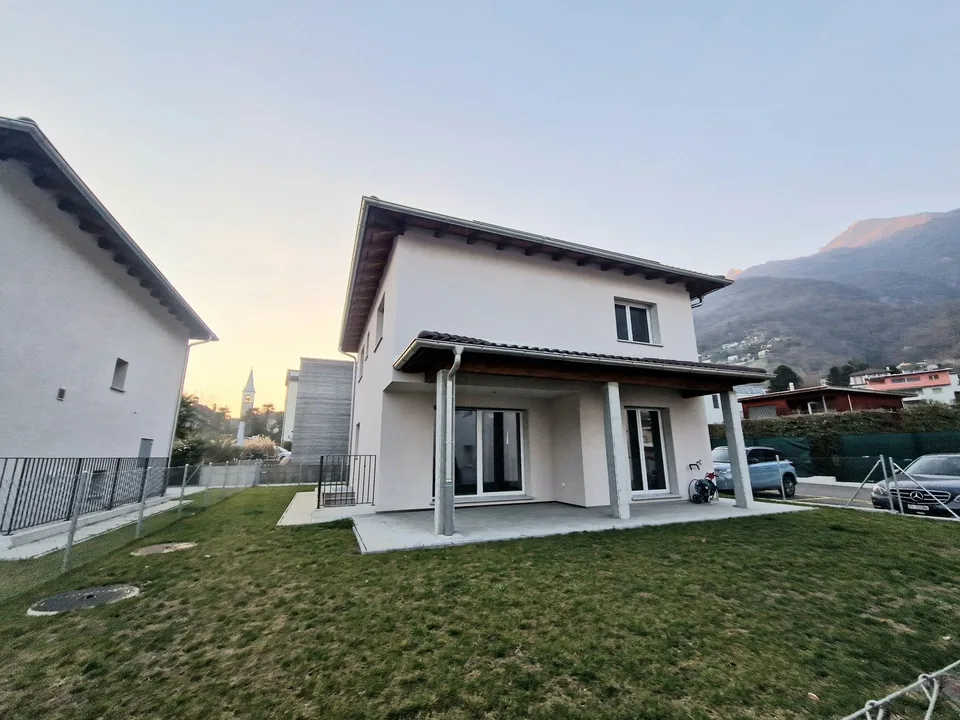 VENDESI A CUGNASCO - NUOVA CASA UNIFAMILIARE DI 5.5 LOCALI IN ZONA TRANQUILLA