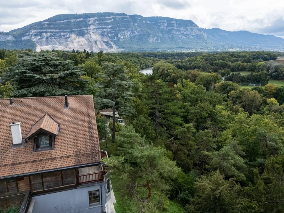 Architektenhaus in Conches, zwischen Natur, Licht und Panoramablick