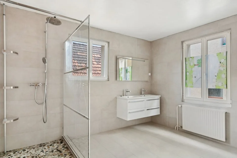 Haus im Stadtzentrum von Môtiers, ideal für eine große Familie – Foto 9 von 13