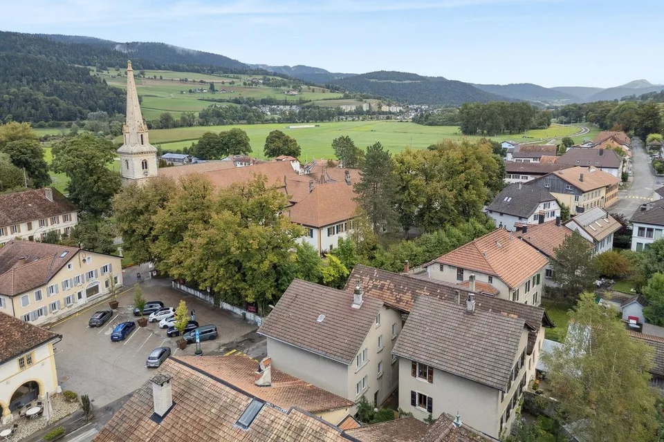 Maison centre-ville Môtiers, idéale pour une grande famille