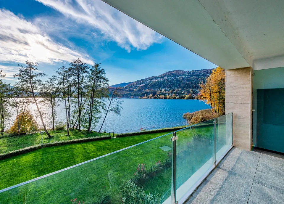 Prestigiosa residenza fronte lago
