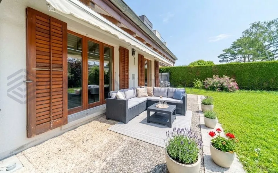 Beautiful 6-bedroom villa, 800 m from the lake! – photo 3 of 18