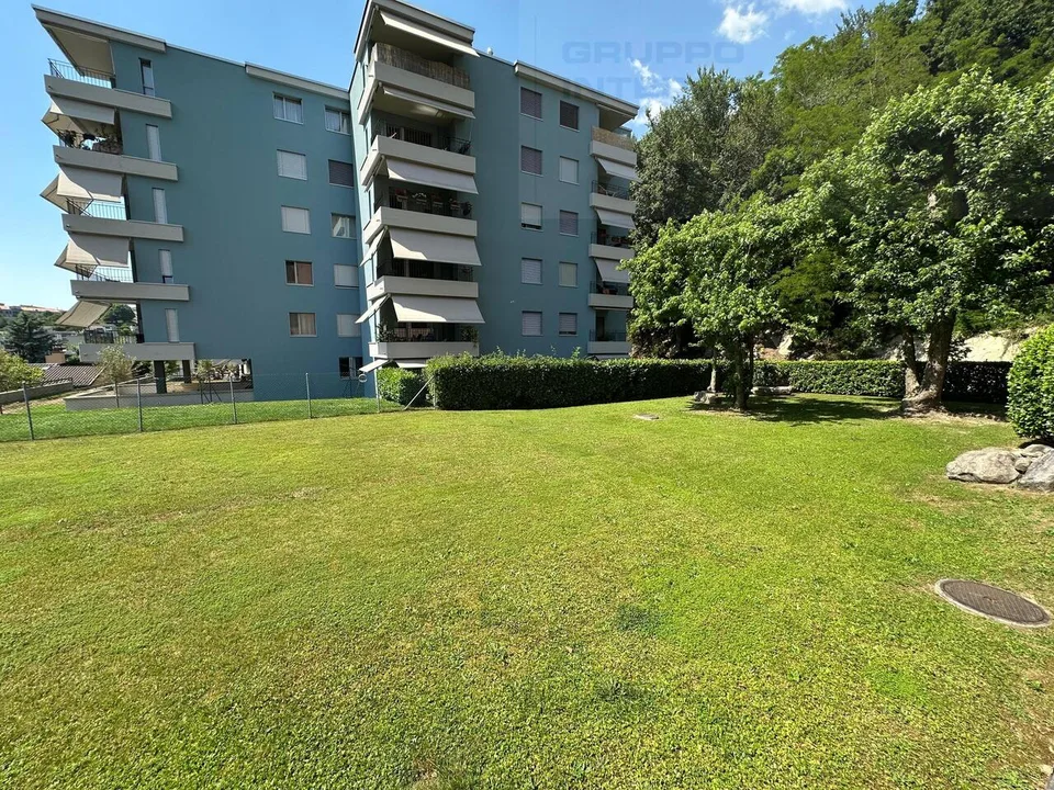 4.5 LOCALI CON GIARDINO E PISCINA CONDOMINIALE