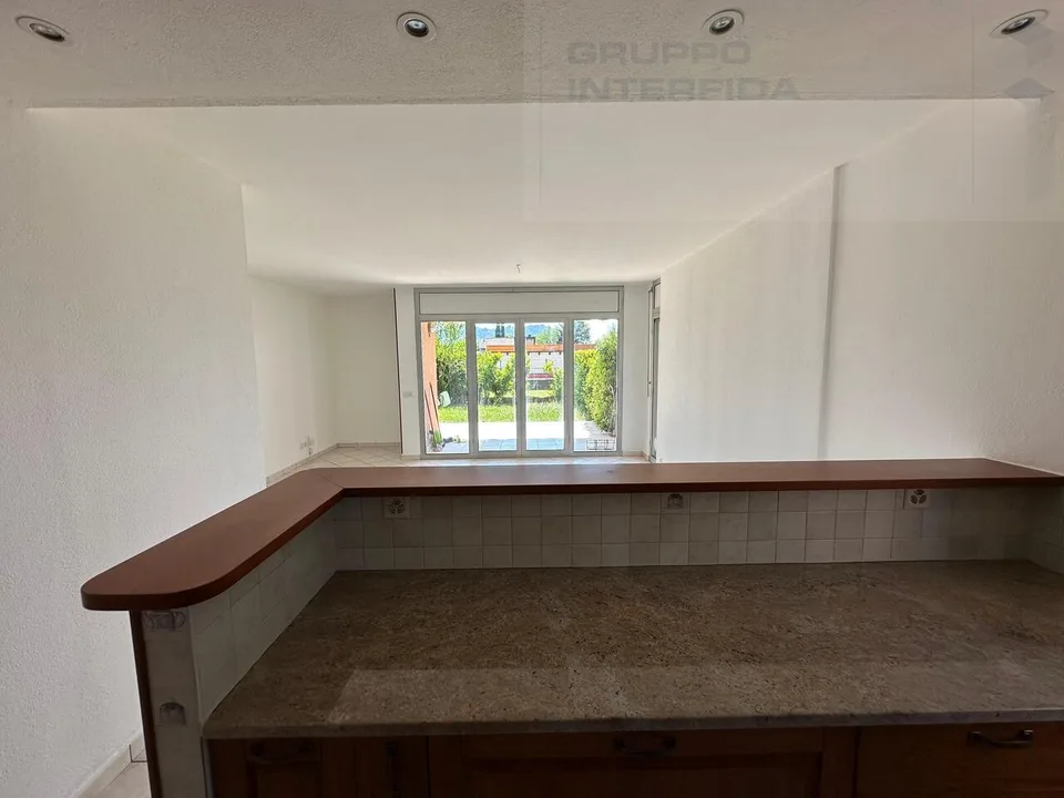 4.5 LOCALI CON GIARDINO E PISCINA CONDOMINIALE
