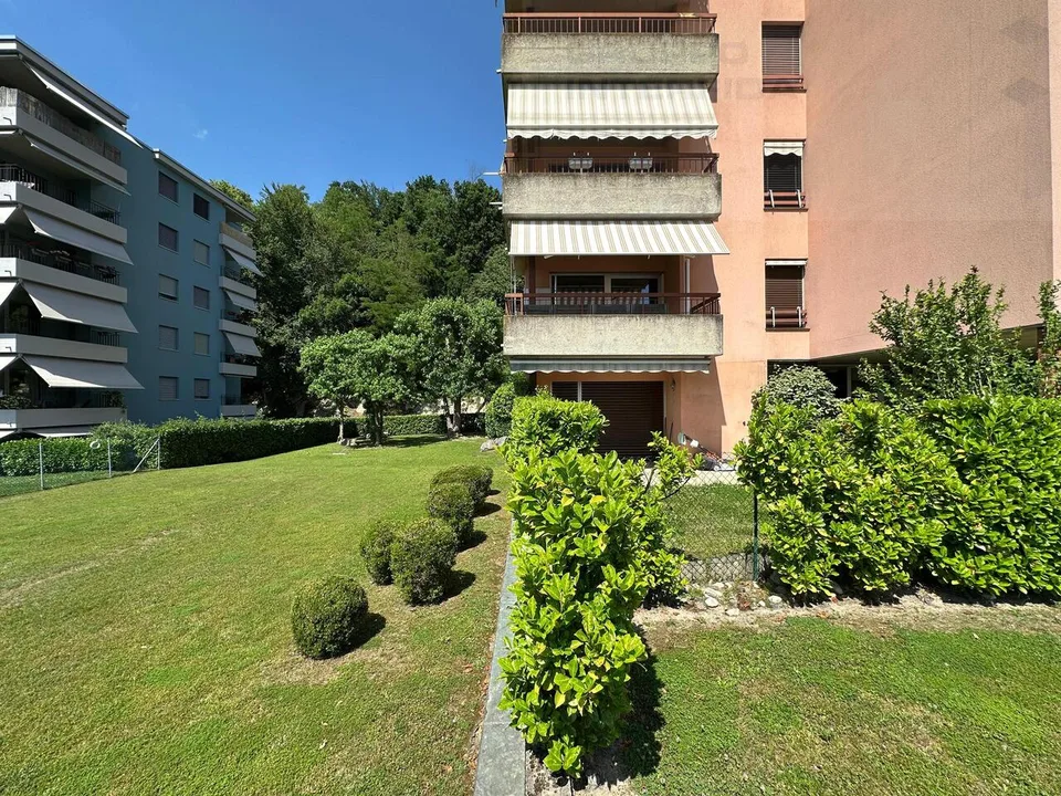 4.5 LOCALI CON GIARDINO E PISCINA CONDOMINIALE