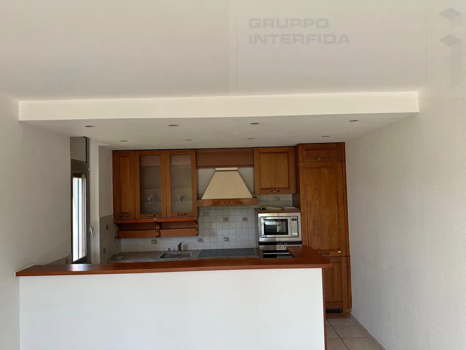 4.5 LOCALI CON GIARDINO E PISCINA CONDOMINIALE
