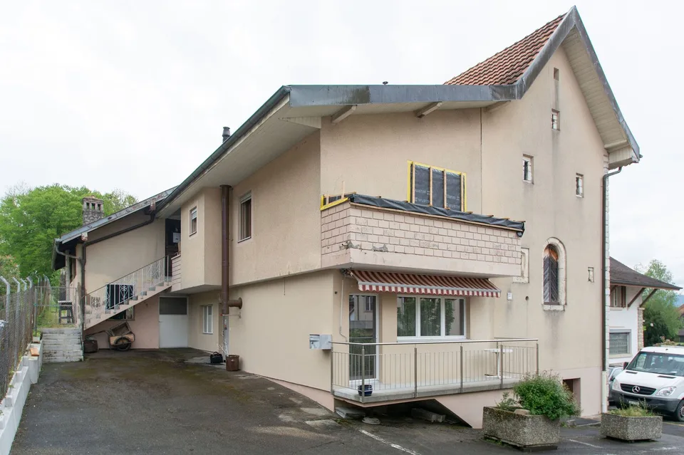 Grande maison de village de 8.5 pièces avec locaux annexes à Bonfol