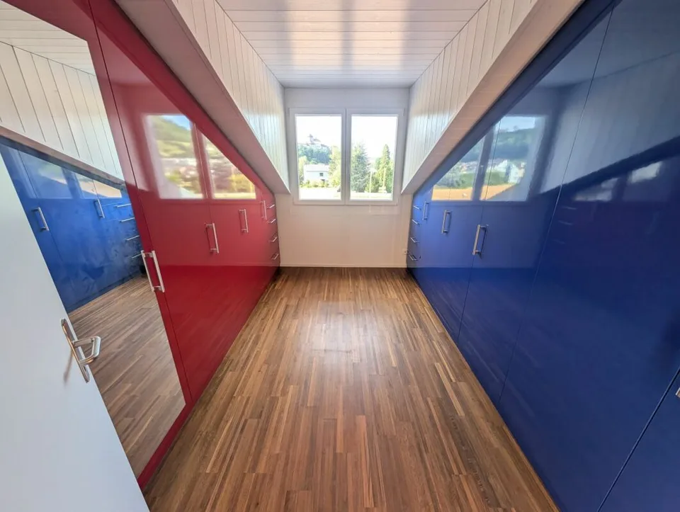 Appartement spacieux au dernier étage dans un quartier calme et central