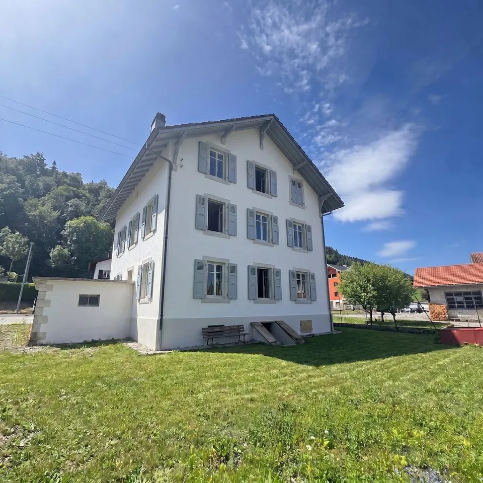 Haus zu renovieren mit der Möglichkeit, Wohnungen zu schaffen