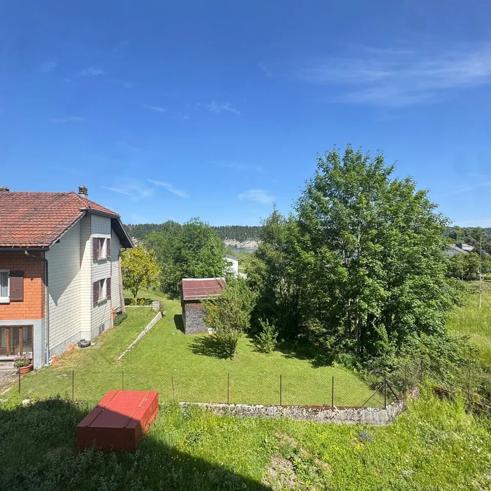 Haus zu renovieren mit der Möglichkeit, Wohnungen zu schaffen