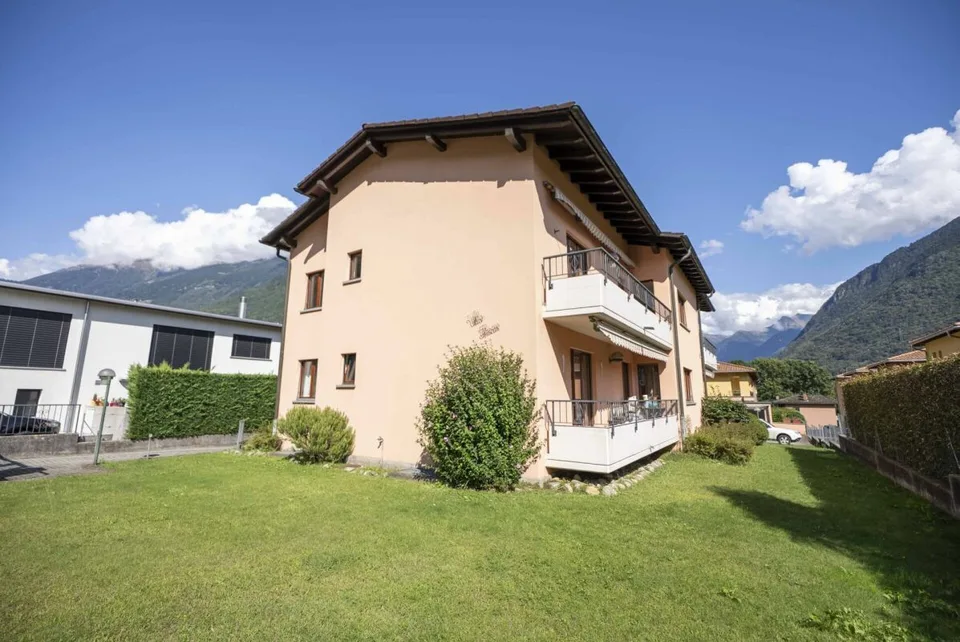 Gorduno: vendiamo bella residenza a reddito di tre grandi appartamenti