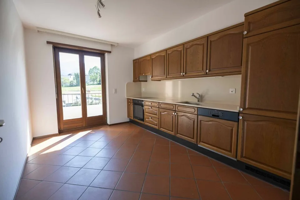 Gorduno: vendiamo bella residenza a reddito di tre grandi appartamenti – Foto 13 von 18