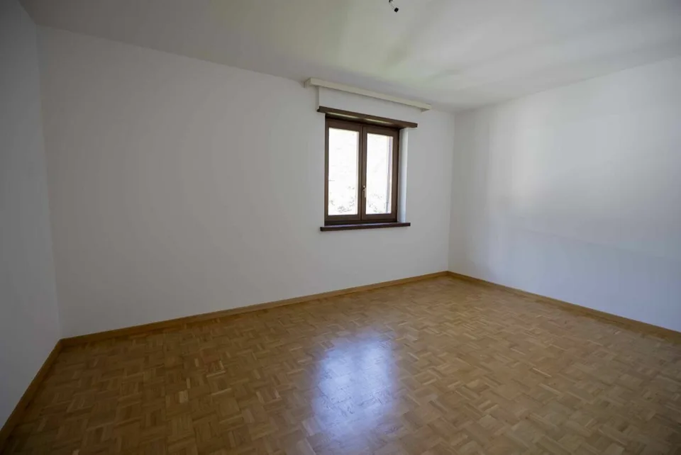 Gorduno: vendiamo bella residenza a reddito di tre grandi appartamenti – Foto 16 von 18