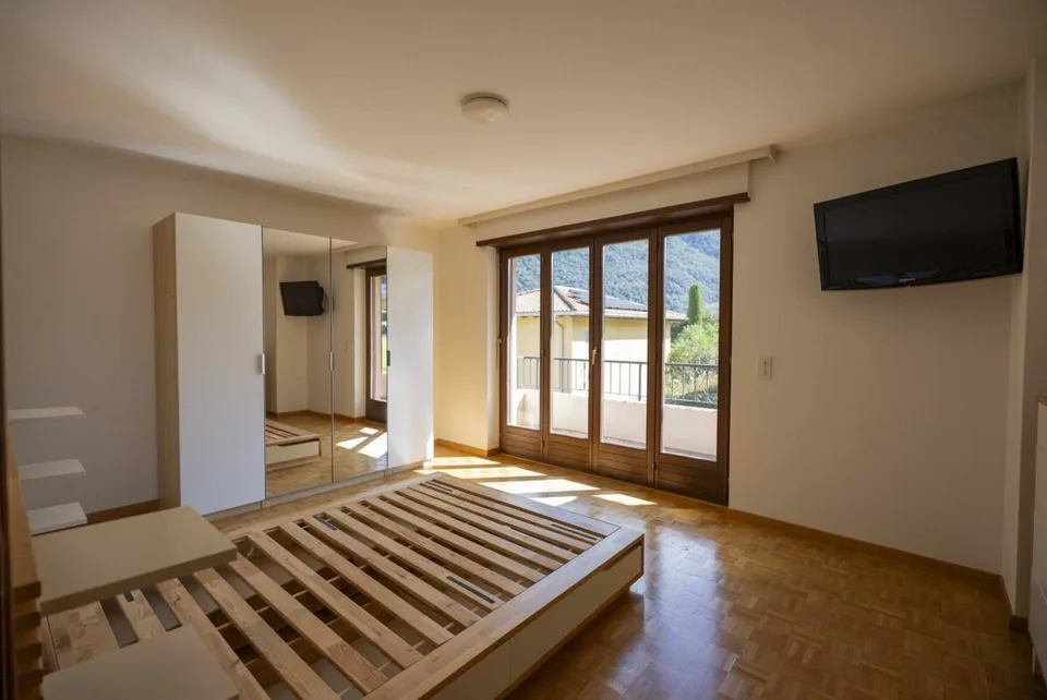 Gorduno: vendiamo bella residenza a reddito di tre grandi appartamenti – Foto 12 von 18