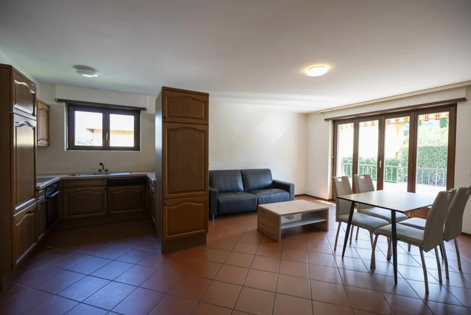 Gorduno: vendiamo bella residenza a reddito di tre grandi appartamenti – Foto 6 von 18