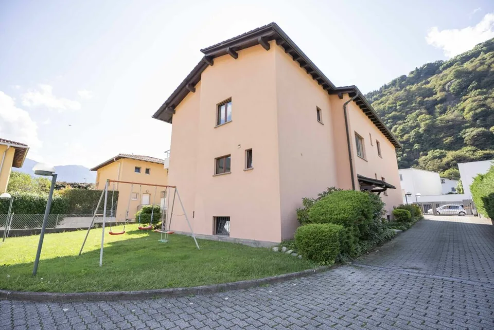 Gorduno: vendiamo bella residenza a reddito di tre grandi appartamenti