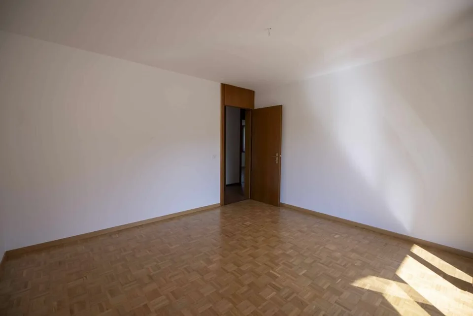 Gorduno: vendiamo bella residenza a reddito di tre grandi appartamenti – Foto 17 von 18