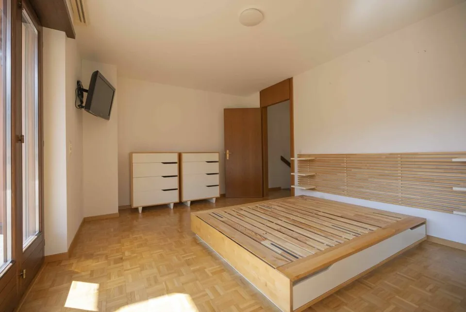 Gorduno: vendiamo bella residenza a reddito di tre grandi appartamenti – Foto 10 von 18
