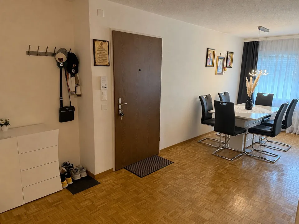 Affascinante appartamento di 4,5 locali a Bülach – Ristrutturato e pronto per essere occupato