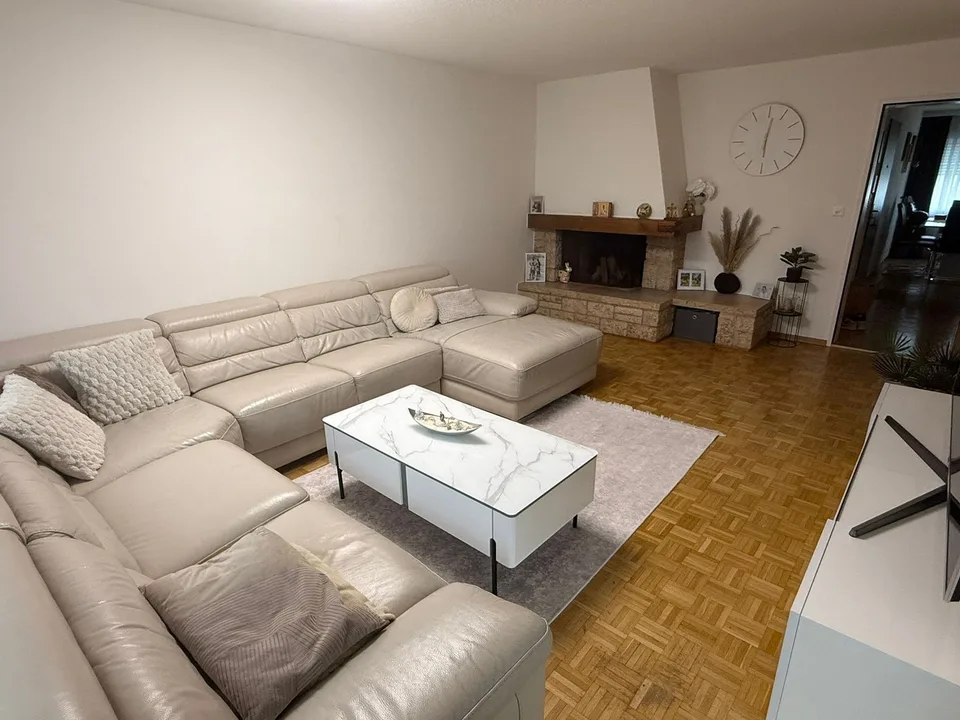 Affascinante appartamento di 4,5 locali a Bülach – Ristrutturato e pronto per essere occupato