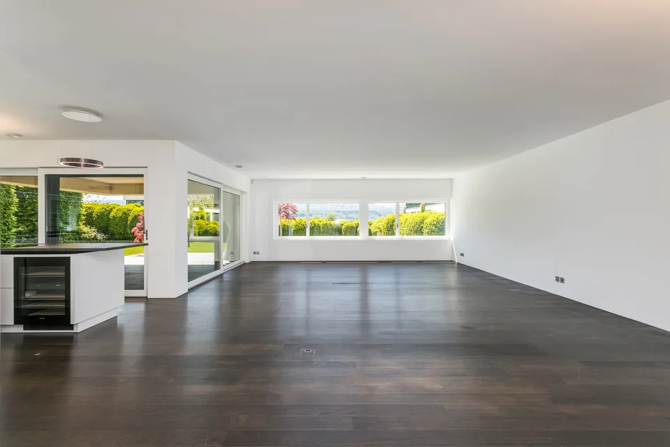 Moderne Gartenwohnung mit Teilseesicht