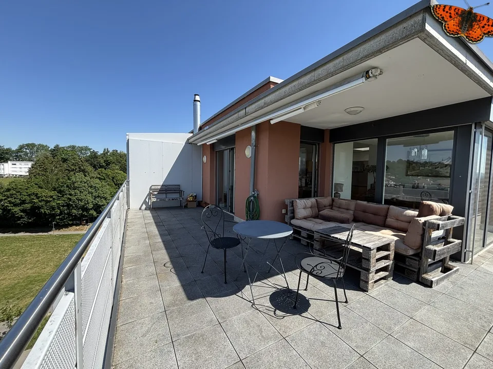 Raro appartamento attico di 3½ locali in posizione eccezionale a Villars-sur-Glâne