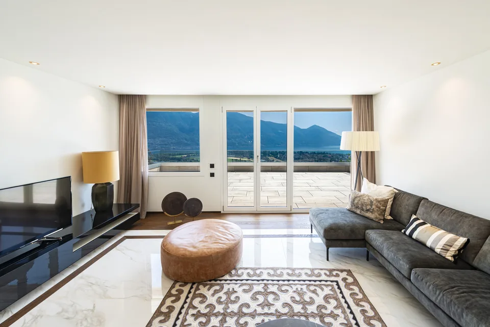 Appartamento 4,5 locali con ampia terrazza, giardino e vista lago – Foto 30 von 36