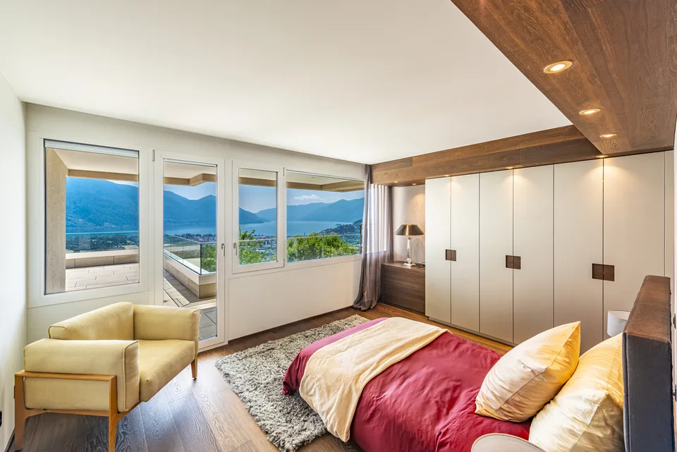 Appartamento 4,5 locali con ampia terrazza, giardino e vista lago – Foto 33 von 36