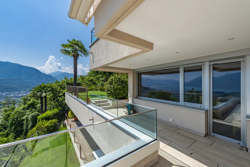 Appartamento 4,5 locali con ampia terrazza, giardino e vista lago – Foto 36 von 36