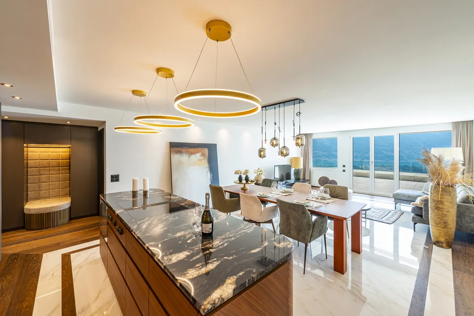 Appartamento 4,5 locali con ampia terrazza, giardino e vista lago – Foto 28 von 36