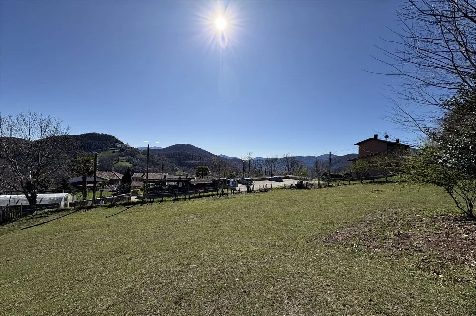 Terreno edificabile in mezzo alla natura, ideale per gli amanti di cavalli