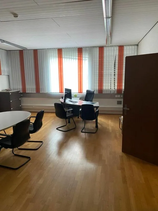 Peseux - Großer Raum für Büros, Gesundheitskabinett, Handel